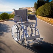 Kerekeszék keskeny kis helyigényű  SKINNY