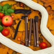   Összecsukható aluminium járóbot műanyag fogantyúval, barna